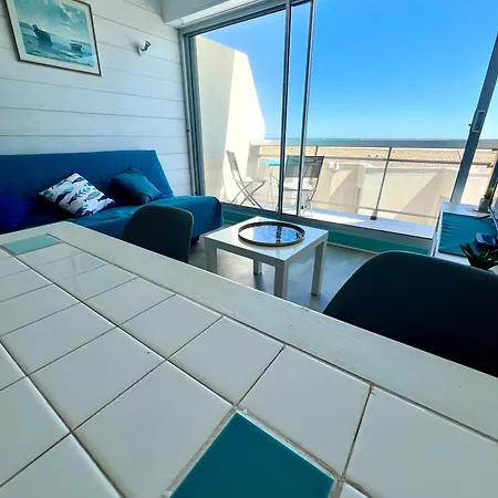 Duplex Entierement Renove Avec Clim, Vue Et Acces ! *