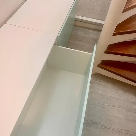 Duplex Entierement Renove Avec Clim, Vue Et Acces ! *