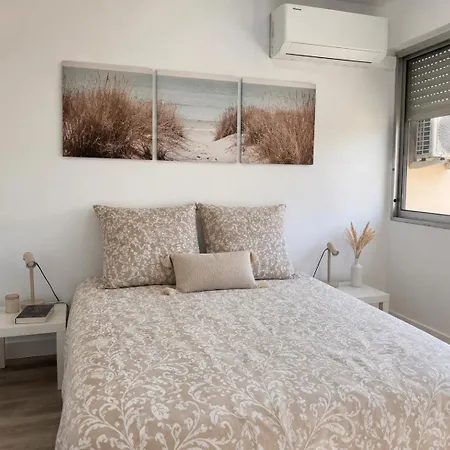 Duplex Entierement Renove Avec Clim, Vue Et Acces ! *