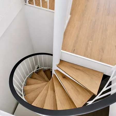 Duplex Entierement Renove Avec Clim, Vue Et Acces !